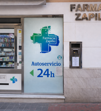 Farmacia Zapillo autoservicio 24h fotografía del exterior